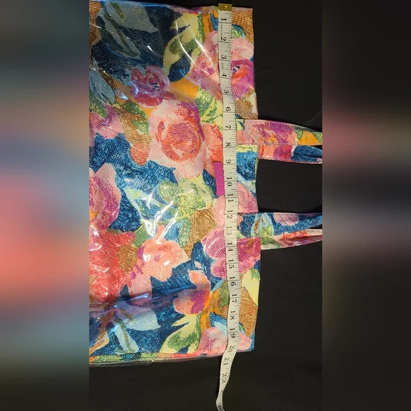 Vera Bradley Tote Waterproof on the outside - Picture 7 of 7